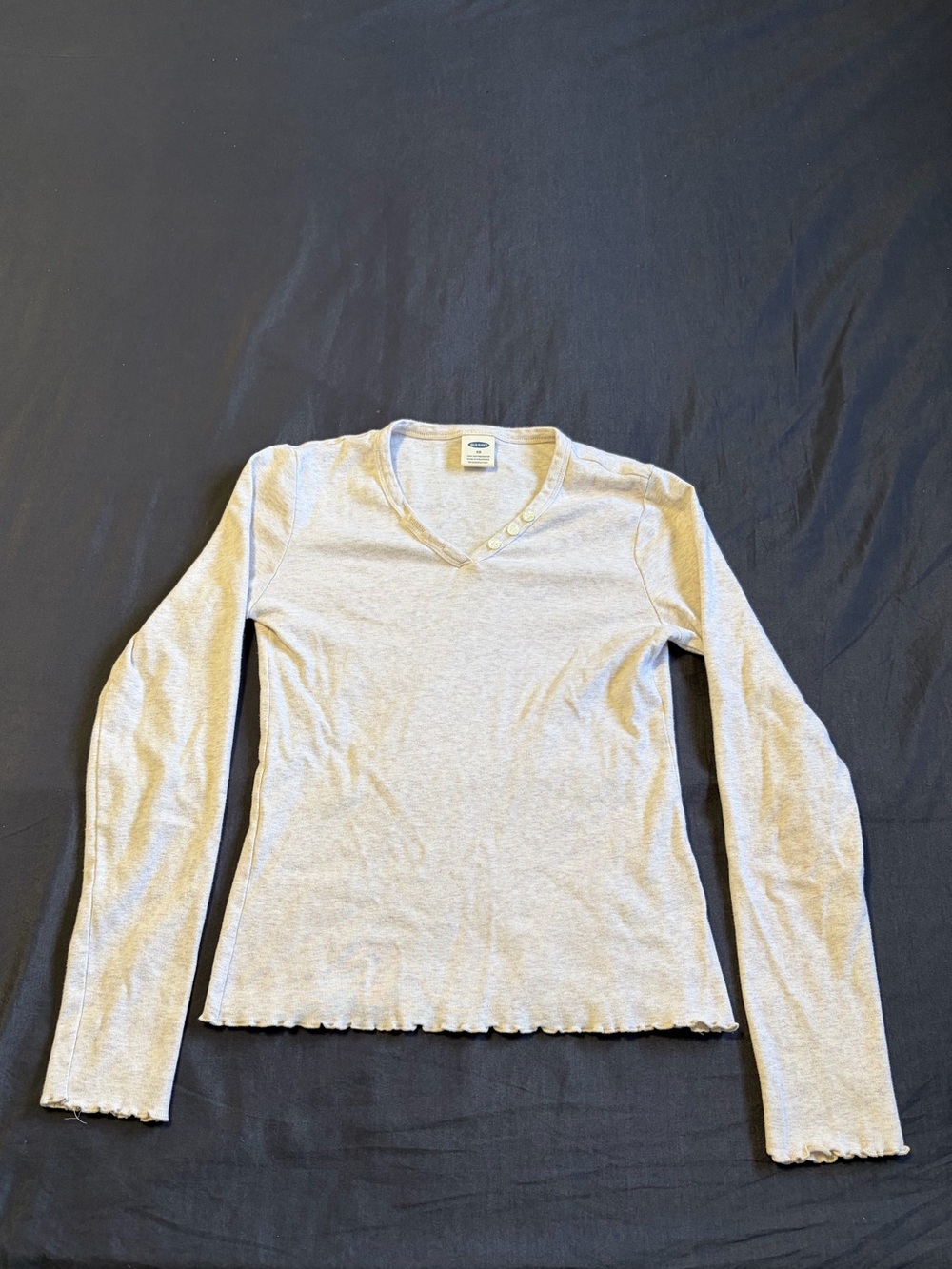 Old Navy cream long sleeve cotton shirt with button detail. Size XS.